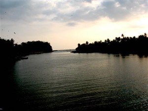 lgMayyazhirivermeetstheOcean15420081357812