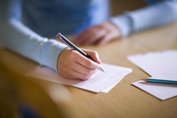 97-974004_women-writing-a-letter